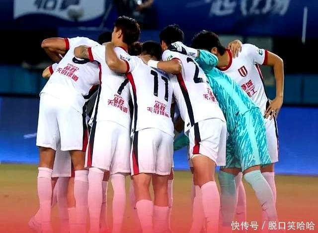 米兰体育课程-争分夺秒！球队在场上拚尽全力冲击胜利