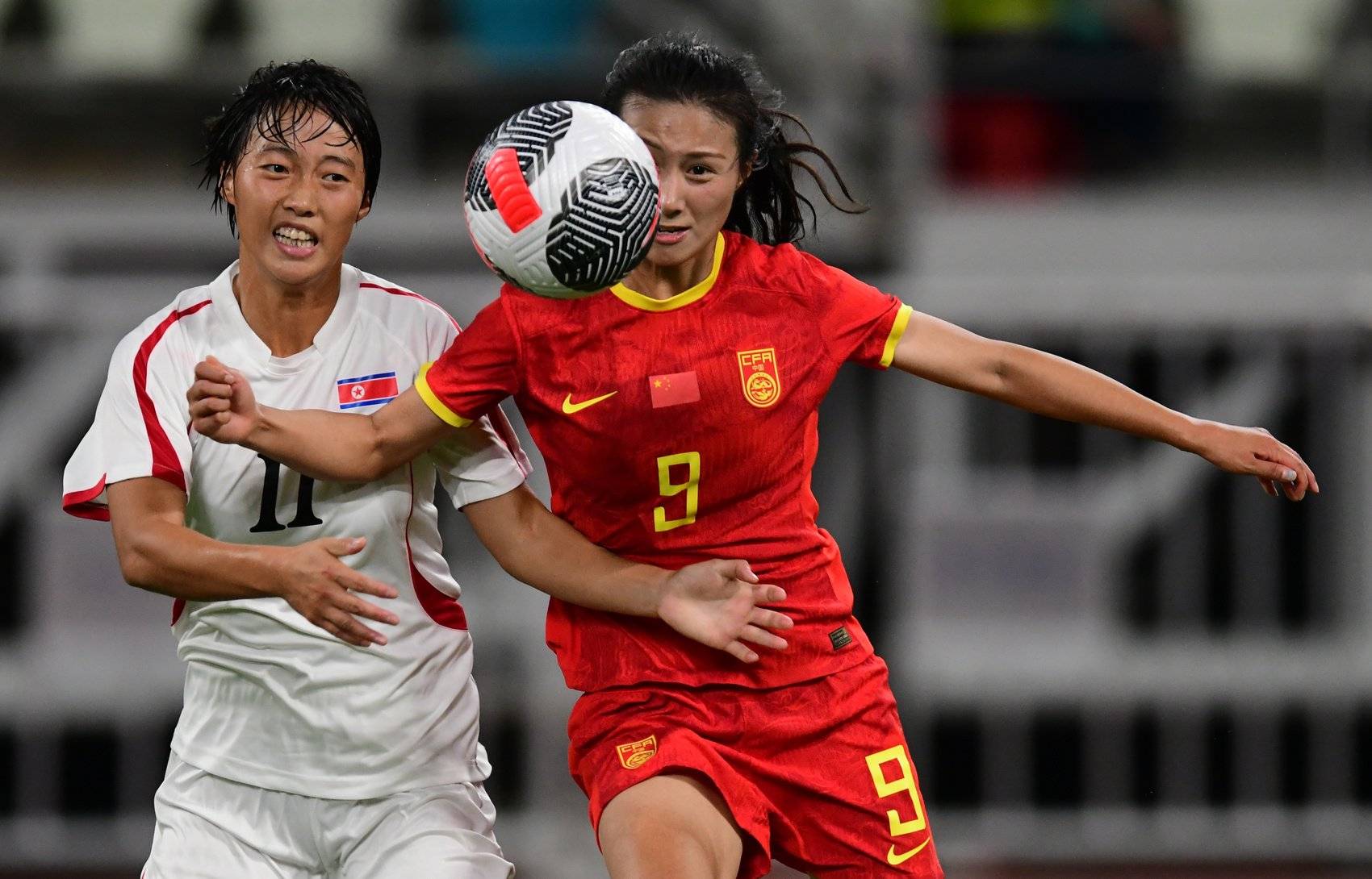 国内女足再度出征比赛，迎接挑战
