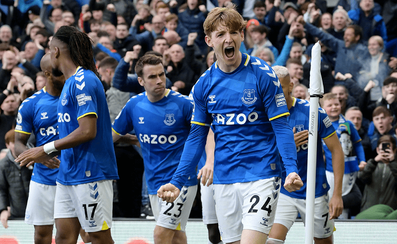 曼城主场击败卡迪夫城，继续领跑积分榜的简单介绍