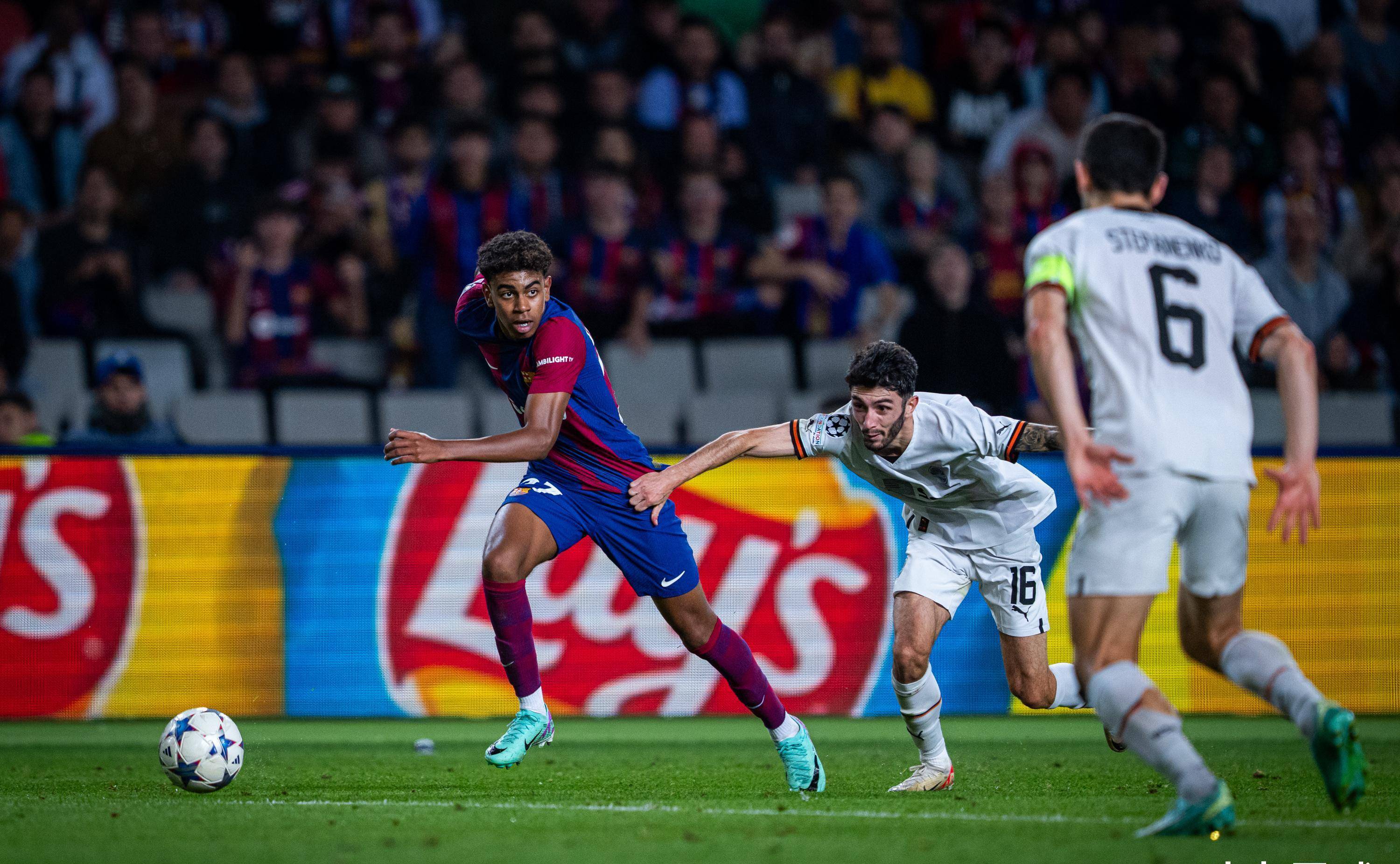 新型巴萨阵容击溃对手坚决的简单介绍