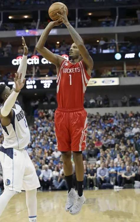 包含小牛新秀表现抢眼，成为团队焦点的词条