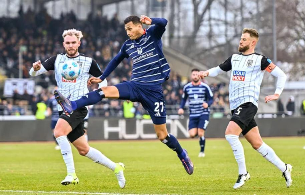 关于汉堡球队客场败北,前景堪忧的信息 关于汉堡球队客场败北,前景堪忧的信息