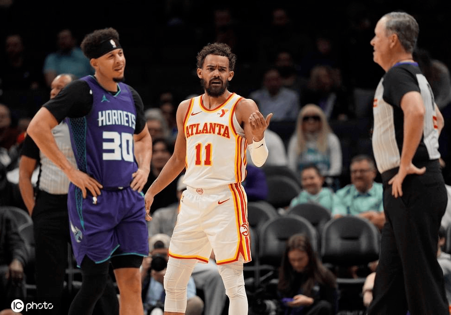 包含老鹰大胜骑士，特雷-杨砍下生涯首枚三双的词条