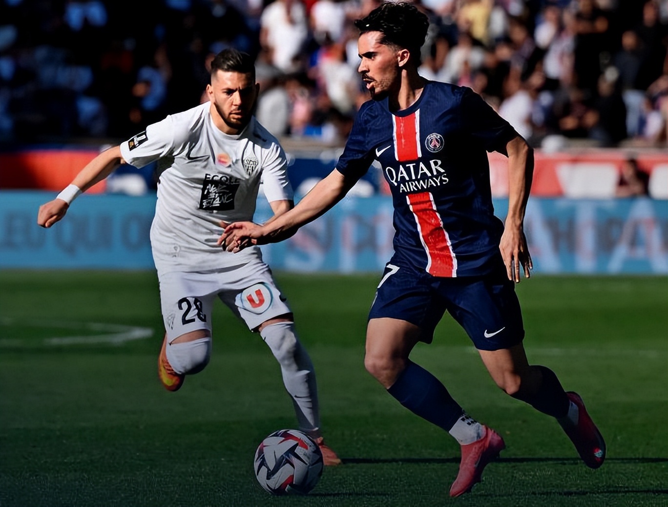 包含巴黎圣日耳曼轻松取胜，摩纳哥战绩难启的词条