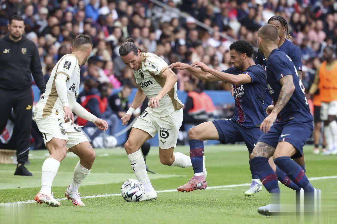 包含巴黎圣日耳曼轻松取胜，摩纳哥战绩难启的词条