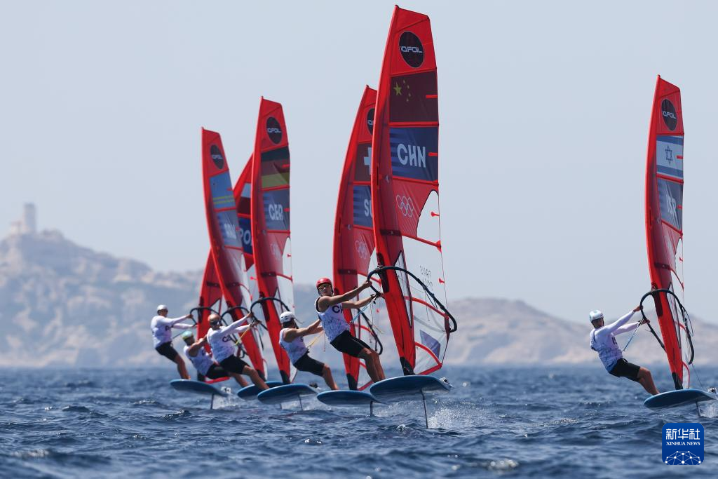 关于神奇一幕：帆船比赛惊现逆转的信息