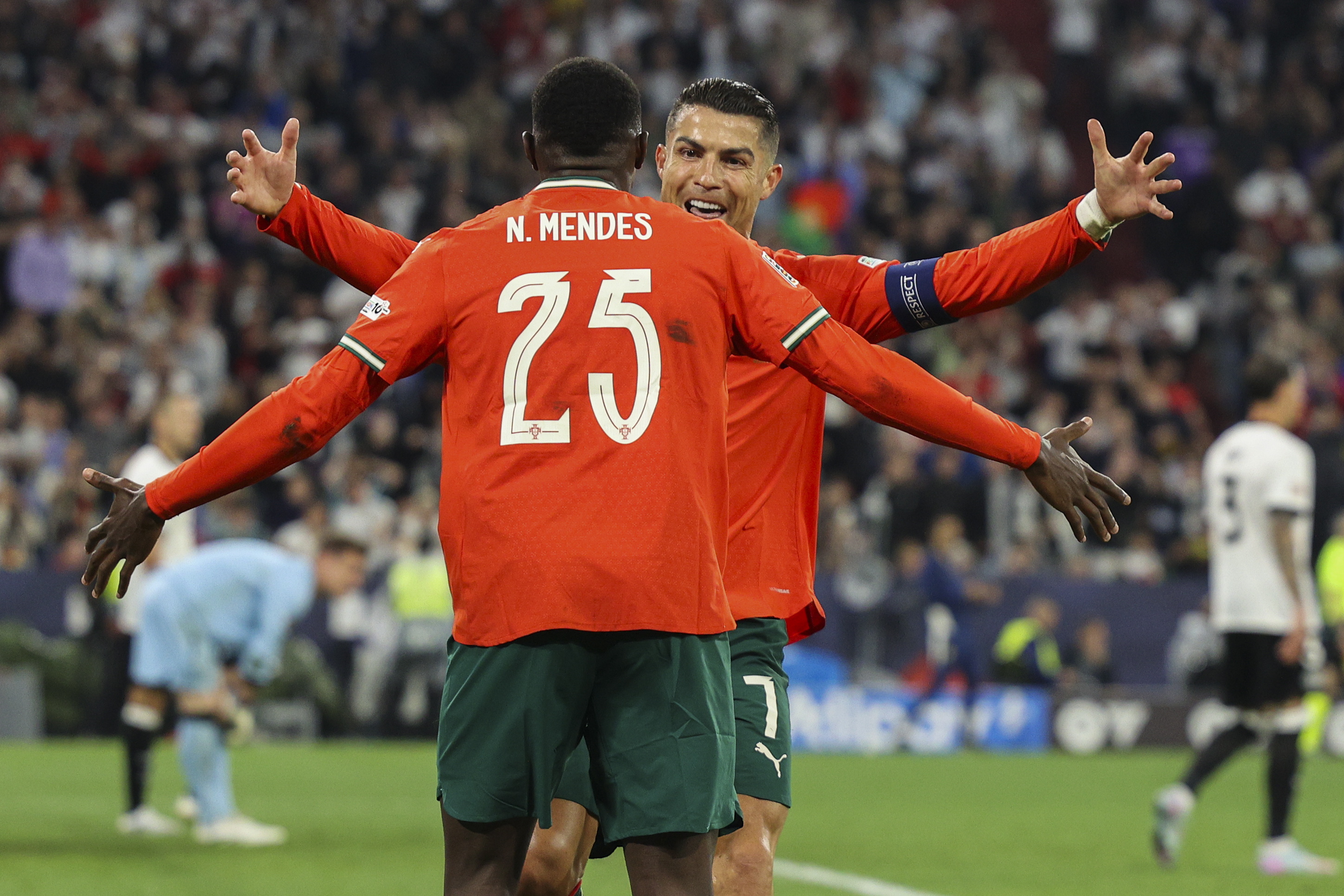 葡萄牙队击败对手，晋级下一阶段