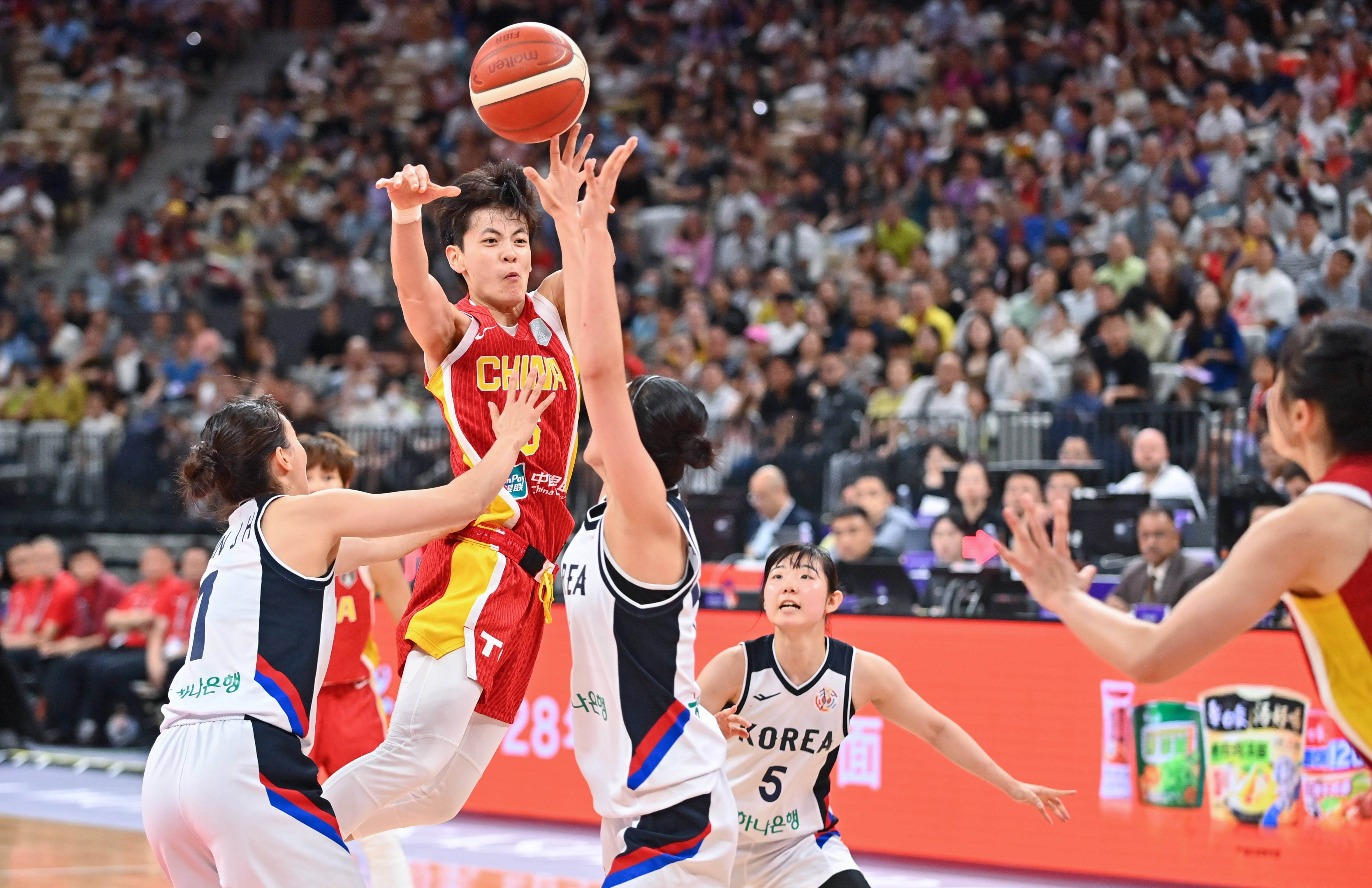 亚洲杯篮球赛火热开赛，球队展现实力