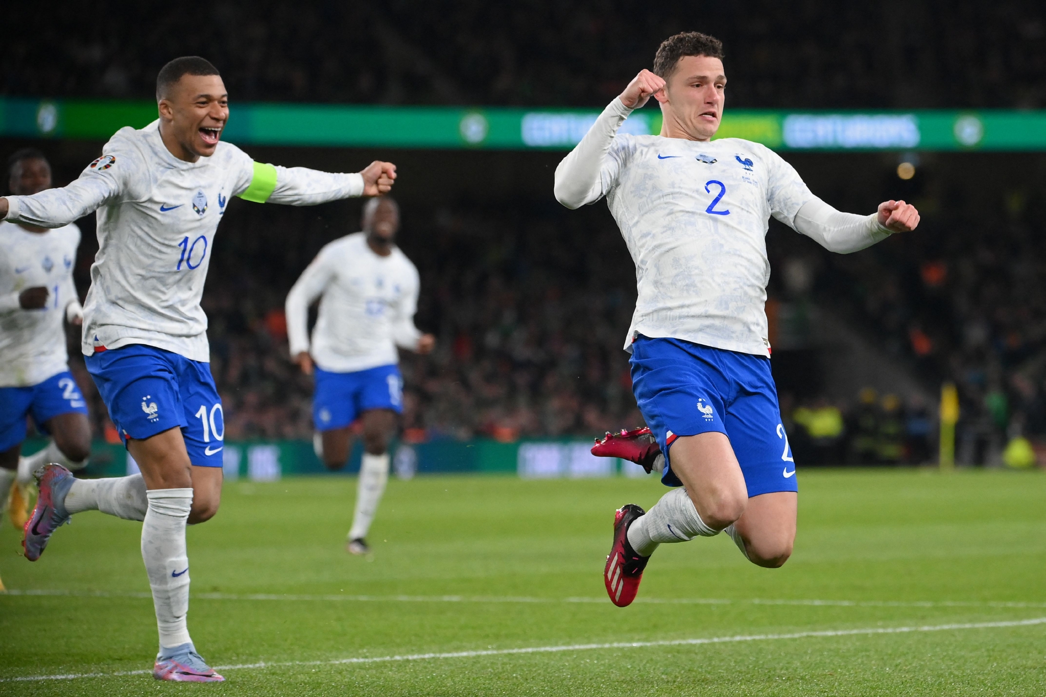 法国队备战关键国际比赛,精神状态饱满的简单介绍 法国队备战关键国际比赛,精神状态饱满的简单介绍