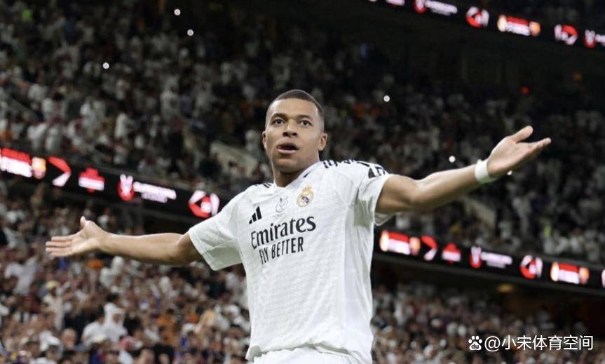 包含法国队全面碾压，小组头名稳坐不移的词条