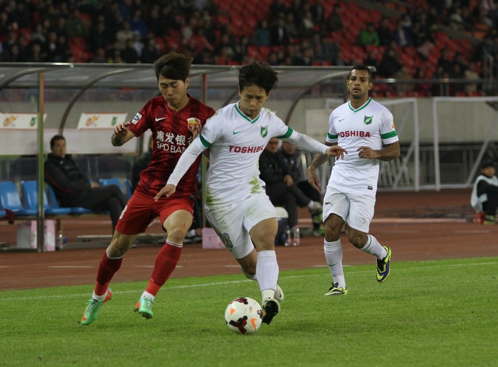 上港主场绝胜绿城,夺得连胜 上港主场绝胜绿城,夺得连胜