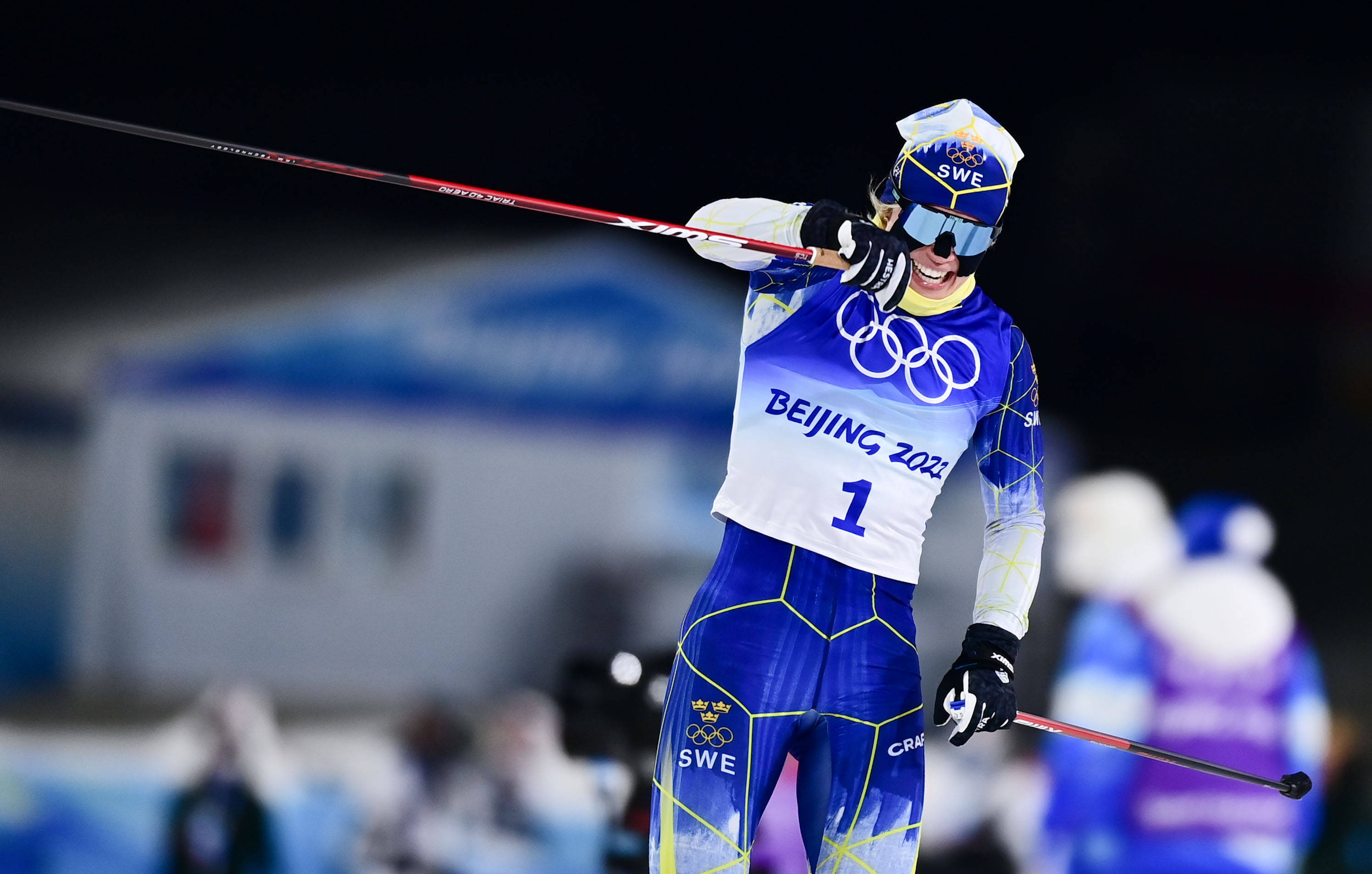 关于瑞典选手勇夺滑雪比赛冠军，展现实力的信息