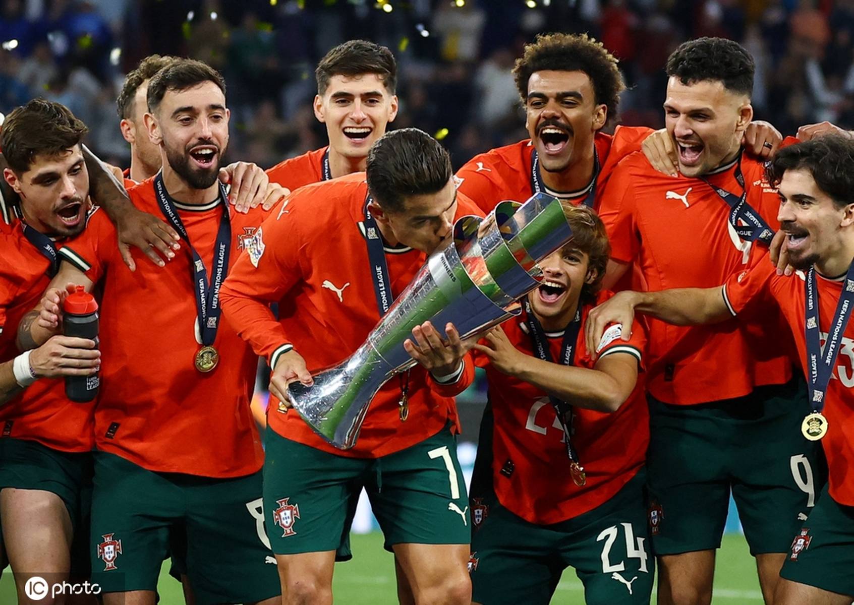 关于欧国杯赛掀起足球狂潮，球迷热血沸腾的信息